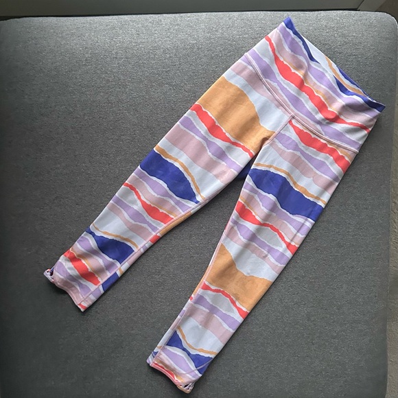 Lululemon True Self Crop Bleacher Stripe White Iris Workout Leggings Size 6 - Picture 1 of 13